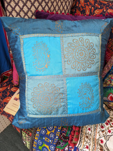 Pretty print and border design cushion cover