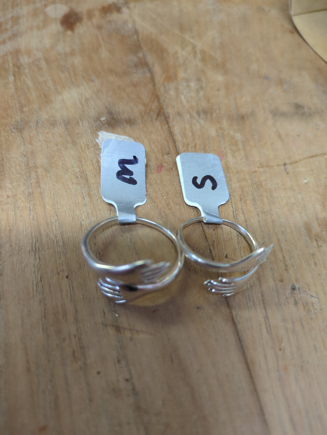 Hug ring