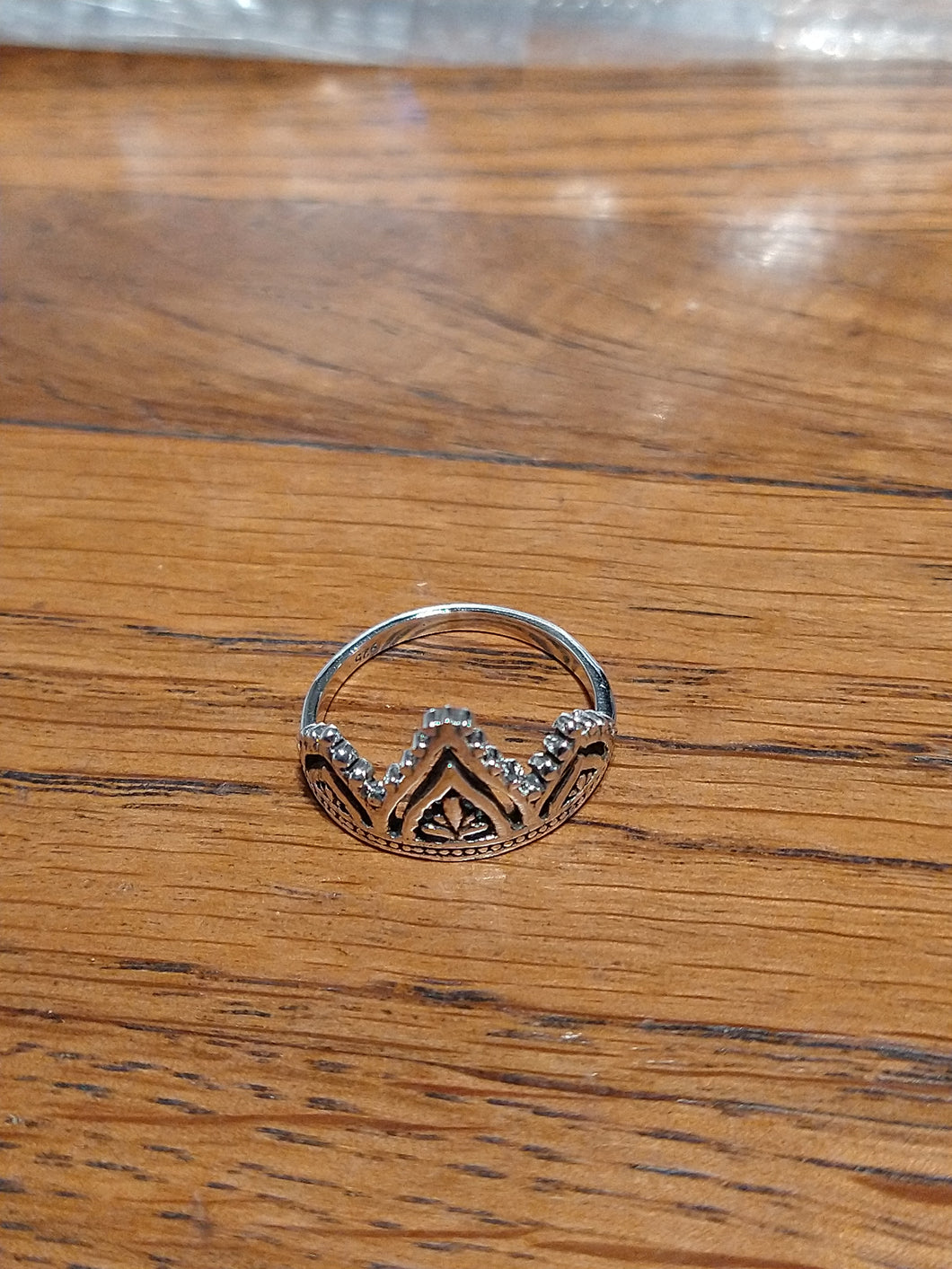 Silver large point and small point crown ring